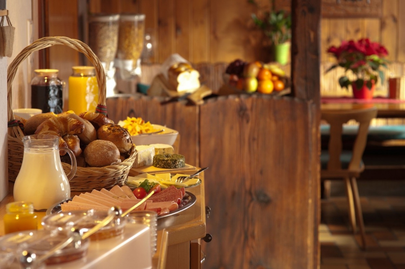 boulangerie-COLLONGUES-min_breakfast_buffet_food_restaurant_meal_hotel_plate_fresh-718745